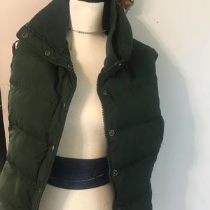 J.Crew Hunter Green Puffer vest size M. Outerwear